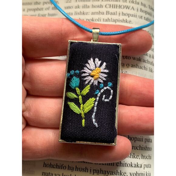 Handmade Embroidery Necklace Daisy Flower - Rectangle Bezel - Picture 3 of 4